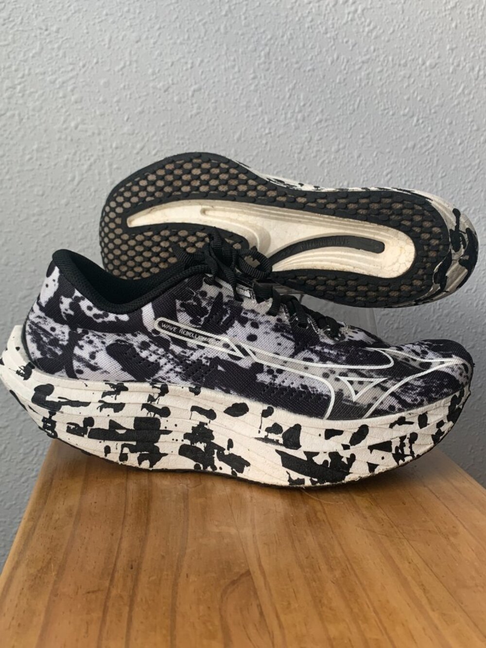 Mizuno Wave Rebellion Pro Running Shoes Size 9 Black White Splatter